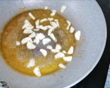 Foto del paso 2 de la receta: Pasta con gambas en salsa de aguacate y leche de coco