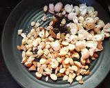 A picture of step 4 of Apple Kheer.