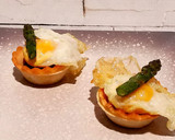 Foto del paso 5 de la receta: Tartaletas de huevo de codorniz, espárrago y cherry