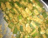 भरली भेंडी / मसाला भेंडी (masala bhendi recipe in marathi) रेसिपी स्टेप 3 फोटो 