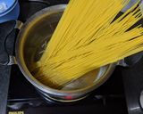 A picture of step 1 of Sausage Sphaghetti.