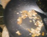 รูปขั้นตอนการทำที่ 3 ของ ข้าวผัดแหนม กุนเชียง มั่ว ๆ แต่อร่อย