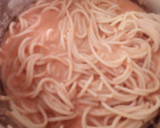 Foto del paso 4 de la receta: Espagueti rojo con crema