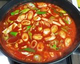 รูปขั้นตอนการทำที่ 2 ของ ต๊อกบกกิ สูตรเผ็ดแบบเกาหลีแท้ (매운 떡볶이)