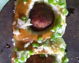 A picture of step 3 of Cheesy buns with chatpata balls.