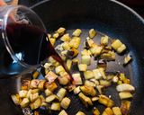 Toszkán kenyérfasírt padlizsános paradicsomszószban recept fázis 3 fotója