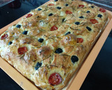 Foto del paso 10 de la receta: Focaccia con aceitunas negras, tomates cherry, romero y orégano