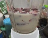 Foto langkah ke 3 dari resep Jus stroberi.