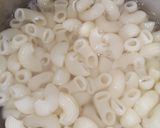 A picture of step 1 of Masala cheese macaroni.