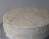 Icing a cake with butter cream,author marathon recipe step 11 photo