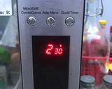 Foto langkah ke 5 dari resep Brownies Cup Microwave tanpa Baking Powder.