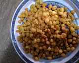 A picture of step 2 of Daal ke dahi bade.