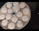 A picture of step 5 of Finger millet mini idli.