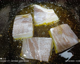 Foto del paso 2 de la receta: Milhojas de patata confitada y bacalao con su salsa pil pil