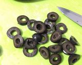 Hình bước làm 2 của món Bánh Mì Phô Mai Olive Đen