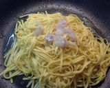 Foto del passaggio 4 della ricetta Tagliolini con cicale di mare e lupini