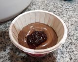 Foto langkah ke 3 dari resep Cup Cake Strawberry Chocolate chips.