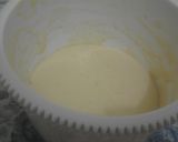 Foto langkah ke 4 dari resep BoLu Tape No Mixer HasiL mengembang.