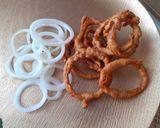 A picture of step 2 of Onion ring pakora.