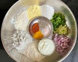 A picture of step 1 of Maharashtrian Thalipeeth.