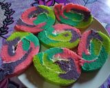 Foto langkah ke 9 dari resep Bolu gulung rainbow.