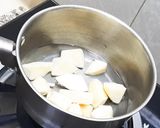 A picture of step 2 of Apple Puree for 6+ babies.