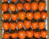 Hình bước làm 1 của món Hoshigaki - Hồng khô kiểu Nhật