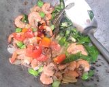 Foto langkah ke 3 dari resep Tumis Udang Pete Cabe Ijo.