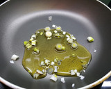 Foto del paso 3 de la receta: Huevo de Oca con variado de setas 