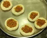 A picture of step 5 of Stuffed Chicken Bun.