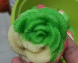 Foto langkah ke 5 dari resep Bolu Mawar Kukus.