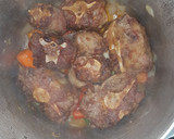 Foto del paso 2 de la receta: Rabo de ternera / o toro en olla express