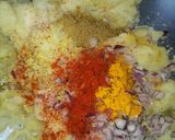 A picture of step 2 of Aalu ka paratha.
