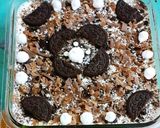 A picture of step 4 of Oreo cream pudding.