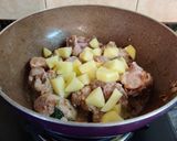 A picture of step 5 of Chicken Stew with Basil & Dry Red Chilli.