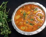 भंडारे वाले आलू की सब्जी और हॉट शेप पूरी(bhandarewale aloo ki sabji recepie in hindi) रेसिपी चरण 3 फोटो