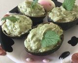 Foto del paso 1 de la receta: Aguacate 🥑 relleno de Queso Crema y Gambas