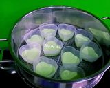 A picture of step 3 of Pandan and Mung Bean Steamed Layer Cake (Bánh Da Lợn).