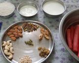 गाजर हलवा (gajar halwa recipe in marathi) रेसिपी स्टेप 1 फोटो 