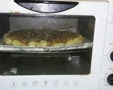 Foto langkah ke 5 dari resep Pizza enak simple.