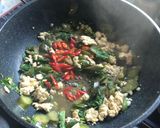 รูปขั้นตอนการทำที่ 3 ของ ผัดมะเขือยาวกะเพราอกไก่