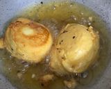 A picture of step 2 of Egg Bonda.