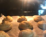 Hình bước làm 2 của món Bánh su kem (cream puffs) béo ngậy dễ làm chưa đến 20 phút 🍶