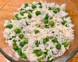 Une image de l'étape 2 de Blanc de poulet à la poêle et riz aux petits pois.