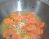 Foto langkah ke 3 dari resep Tumis Sawi Wortel Ayam Suwir.