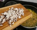 Foto langkah ke 3 dari resep Mi Ayam Jamur.