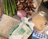 Foto langkah ke 1 dari resep Risotto ai funghi con asparagi (risotto dengan jamur dan asparagus) resep ibu mertua.