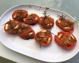 Une image de l'étape 7 de Tomates à l'ail mariné,romarin et épices.