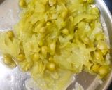 A picture of step 1 of Drumstick Chutney.