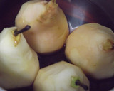 Foto del paso 2 de la receta: Peras almibaradas con crema de queso y oporto